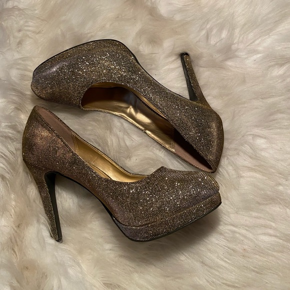 Fioni Night Metallic Heels - Picture 2 of 5